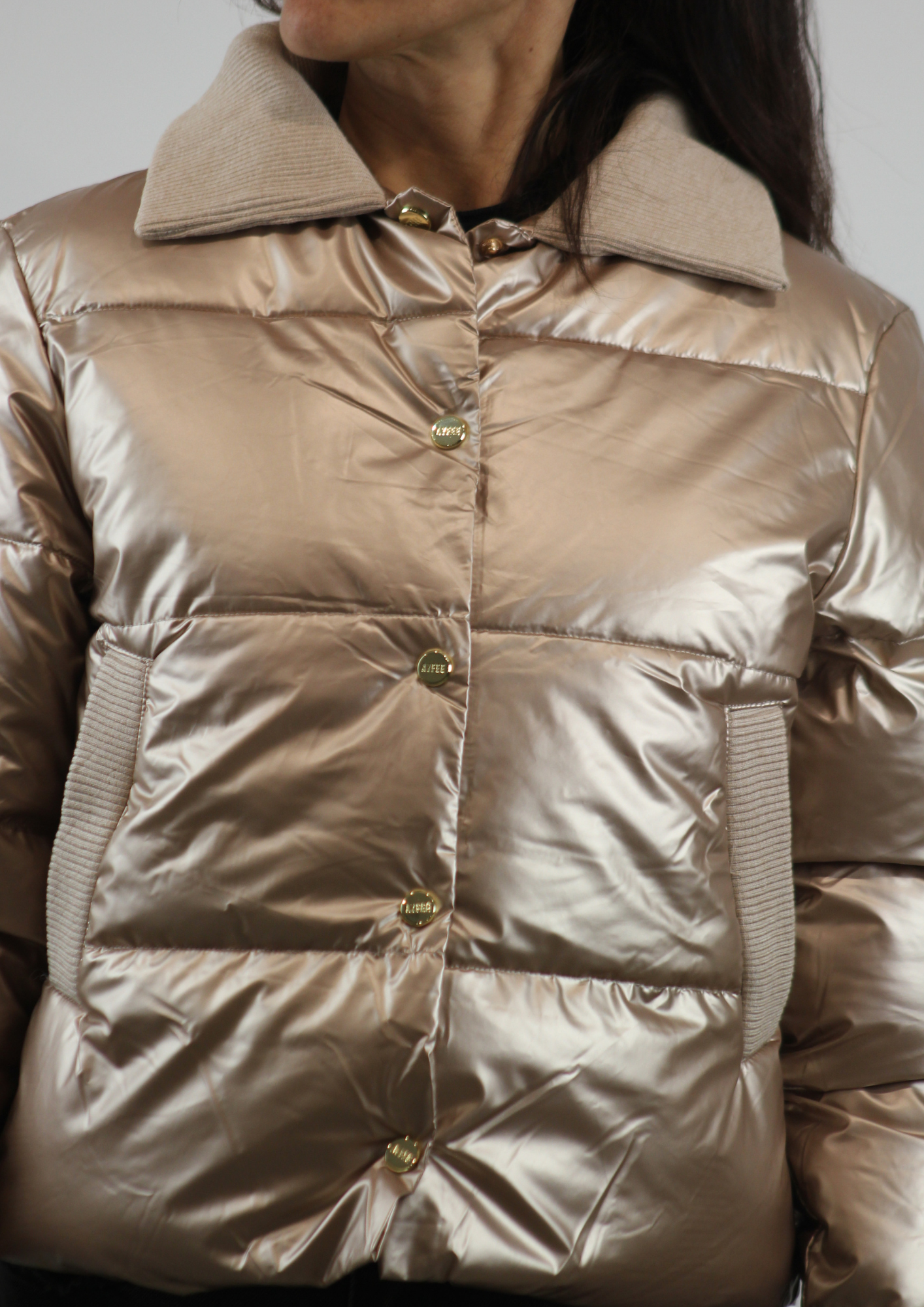 Piumino collo maglia beige