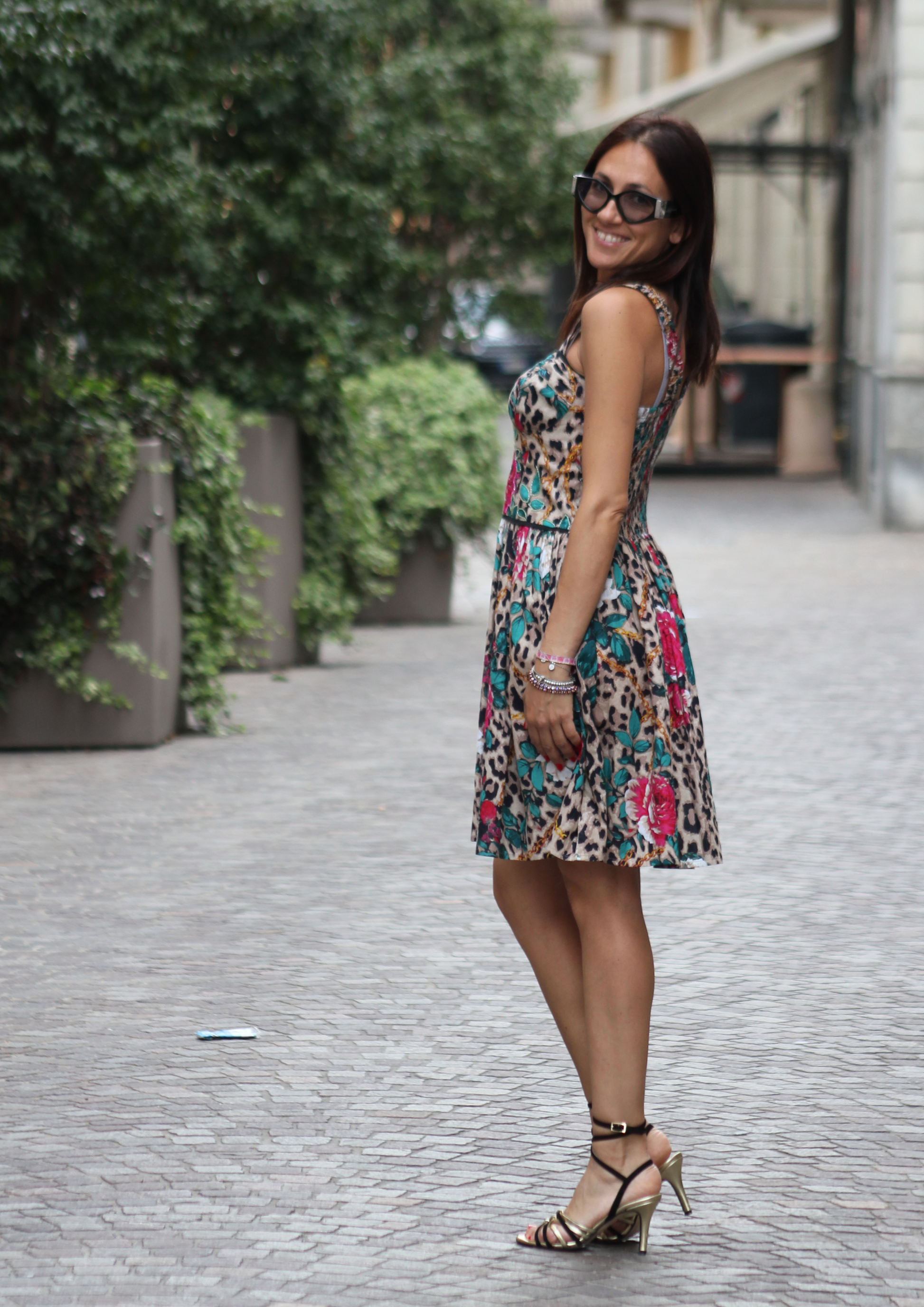 ABITO CORTO AVVITATO ANIMALIER E ROSE