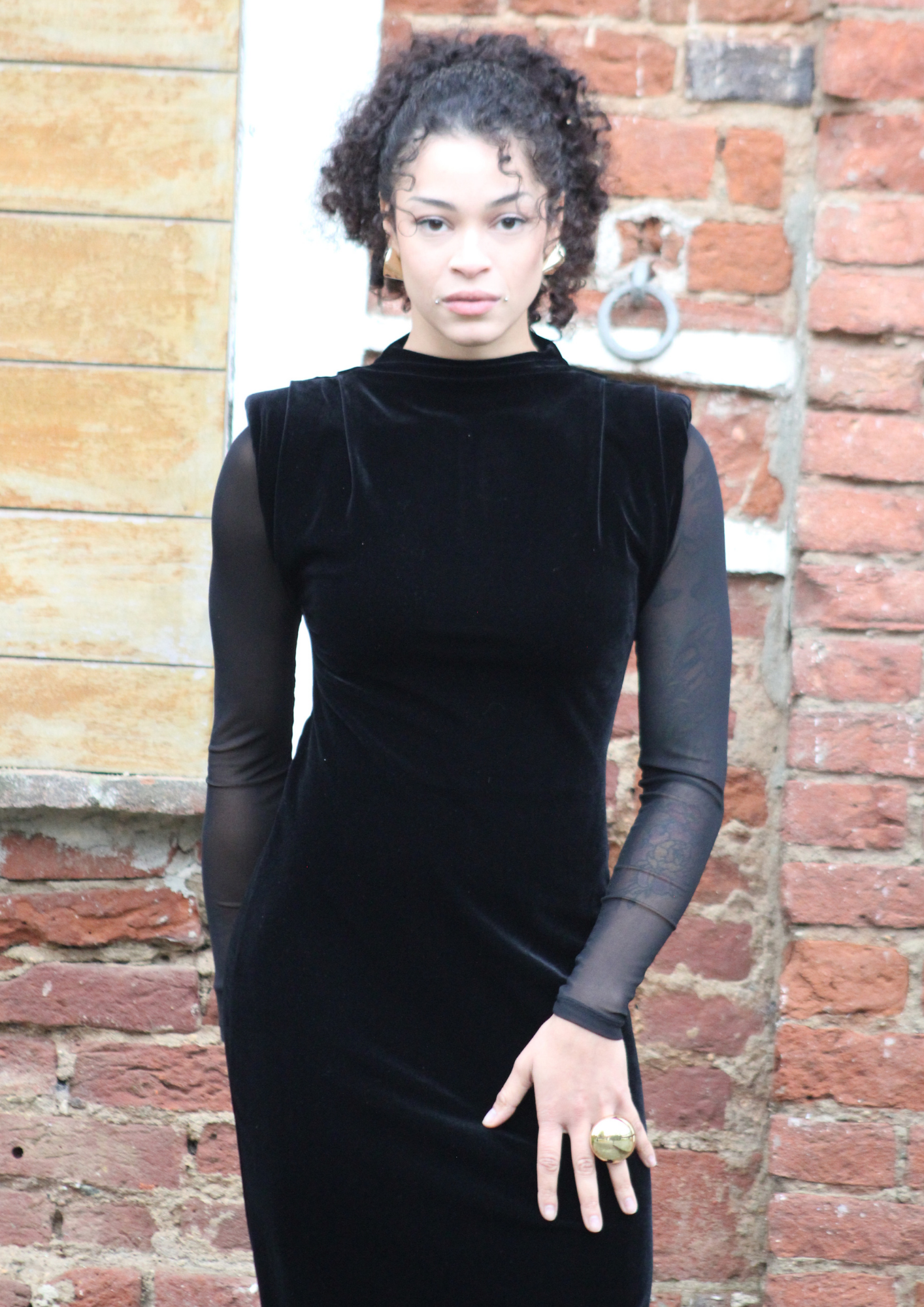 Abito velluto maniche tulle nero