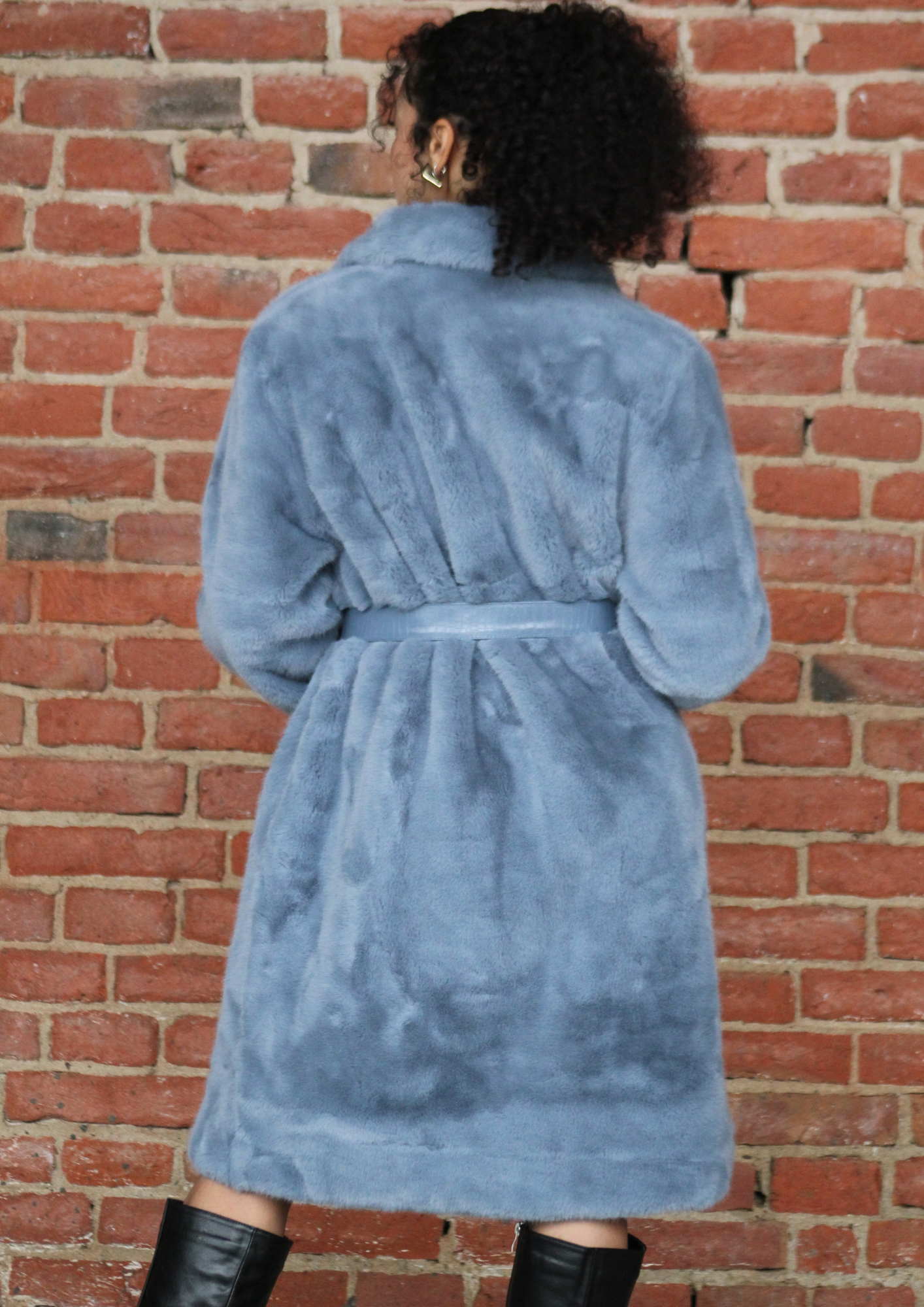 Giacca ecopelliccia azzurra lunga con inserti in ecopelle