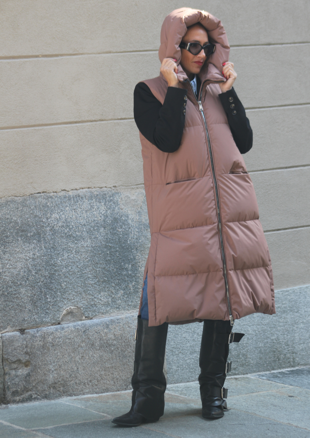 Piumino lungo smanicato gianduia