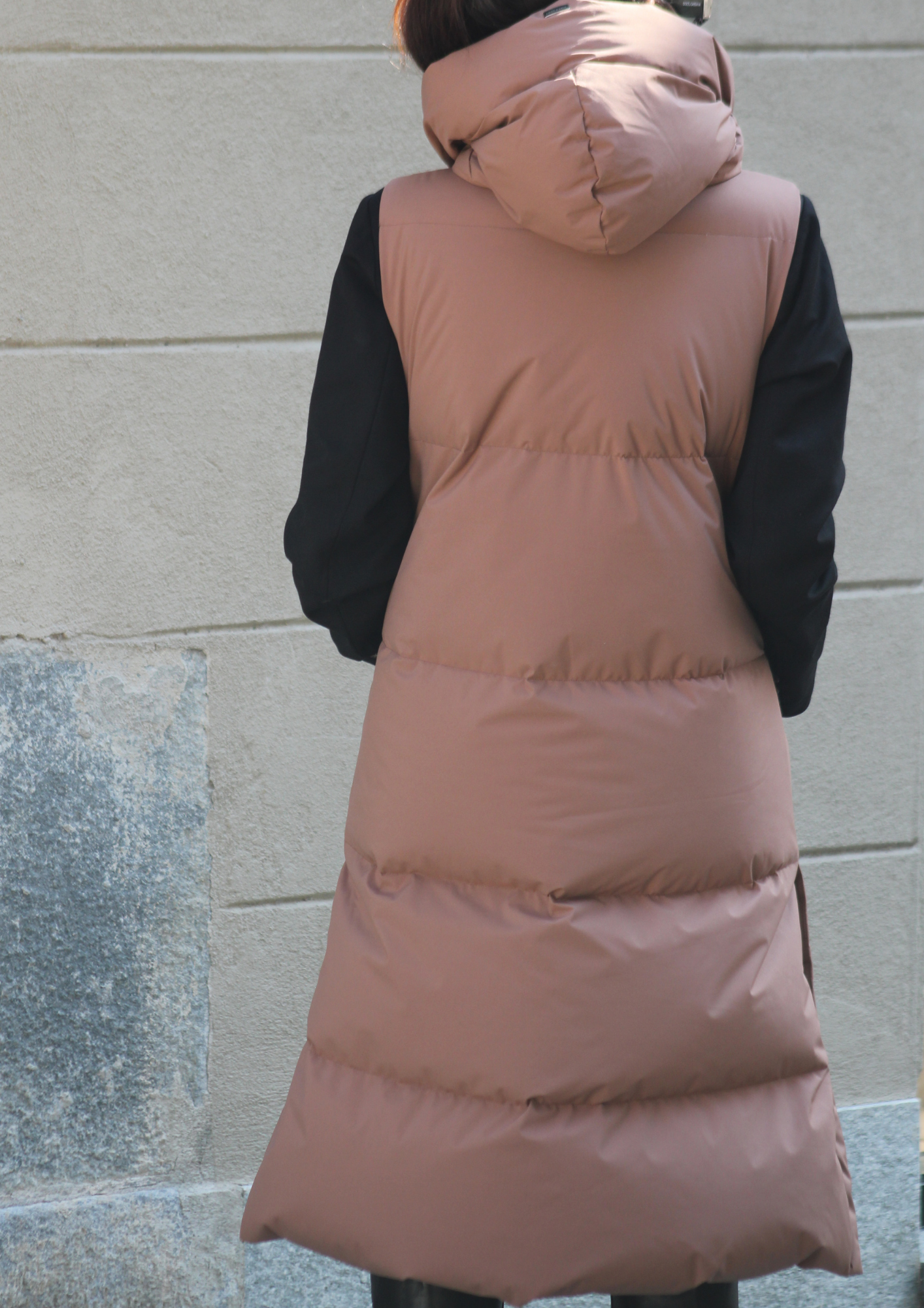 Piumino lungo smanicato gianduia