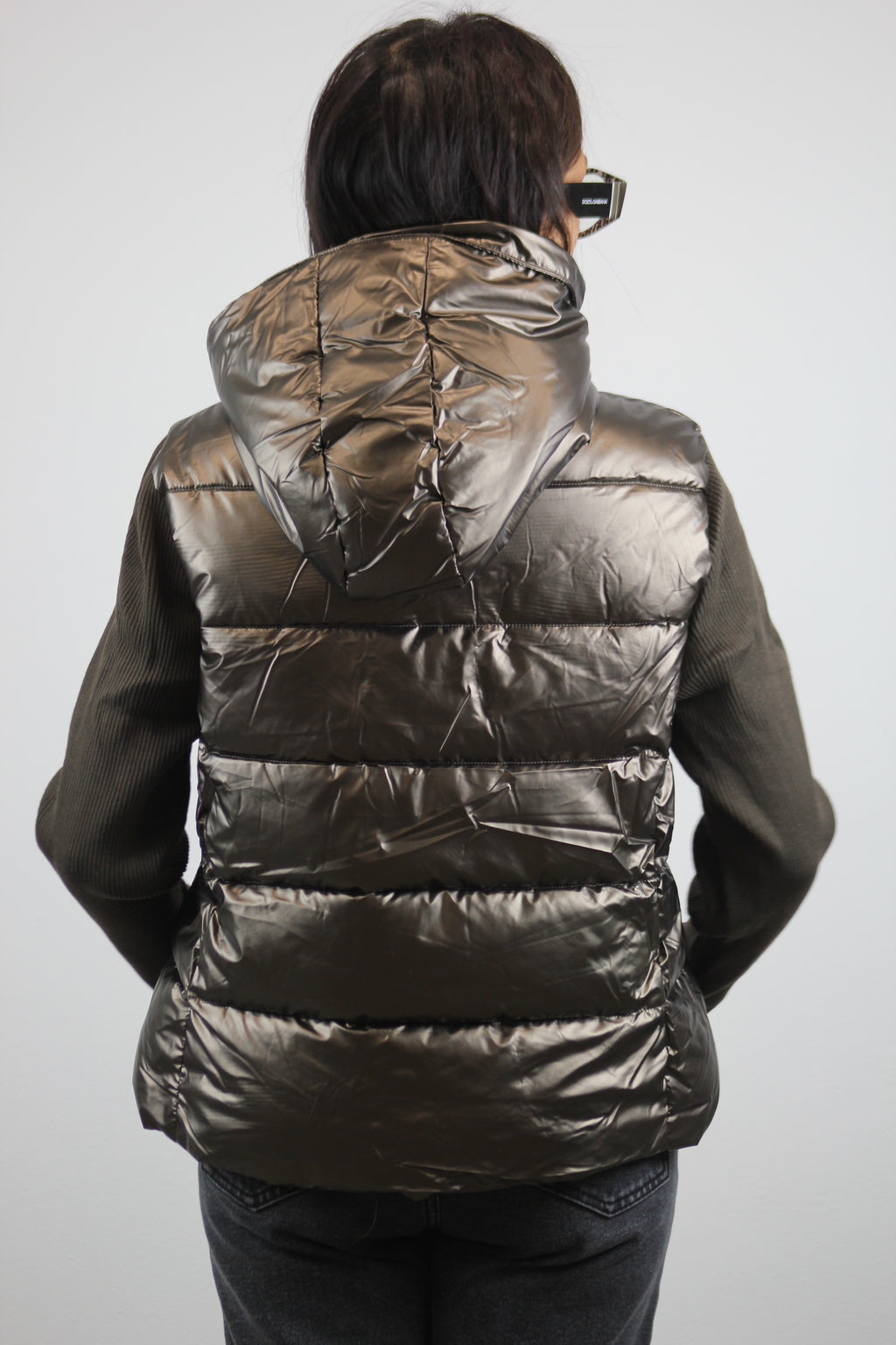 Piumino con maniche in maglia cioccolato