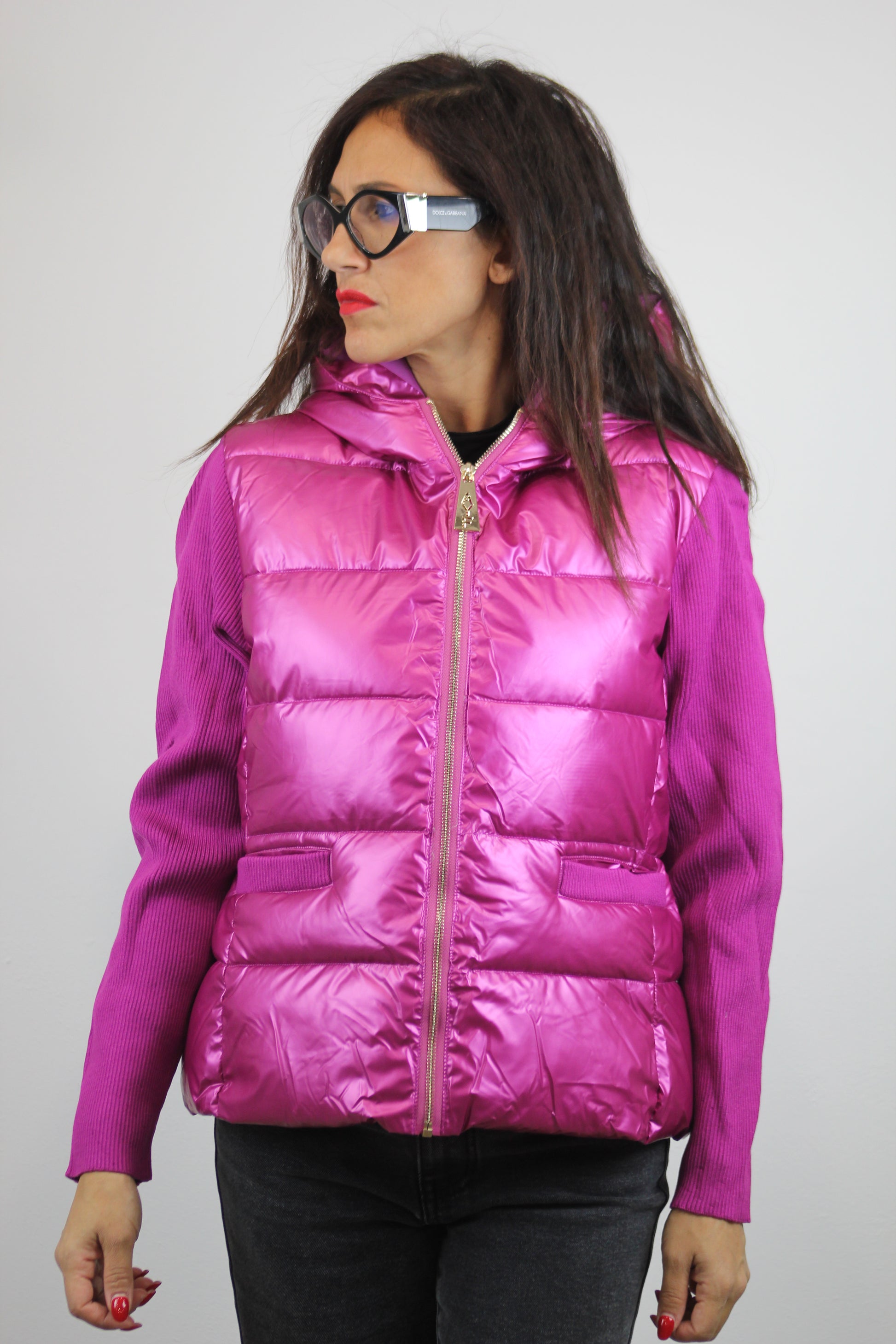 Piumino con maniche in maglia fucsia