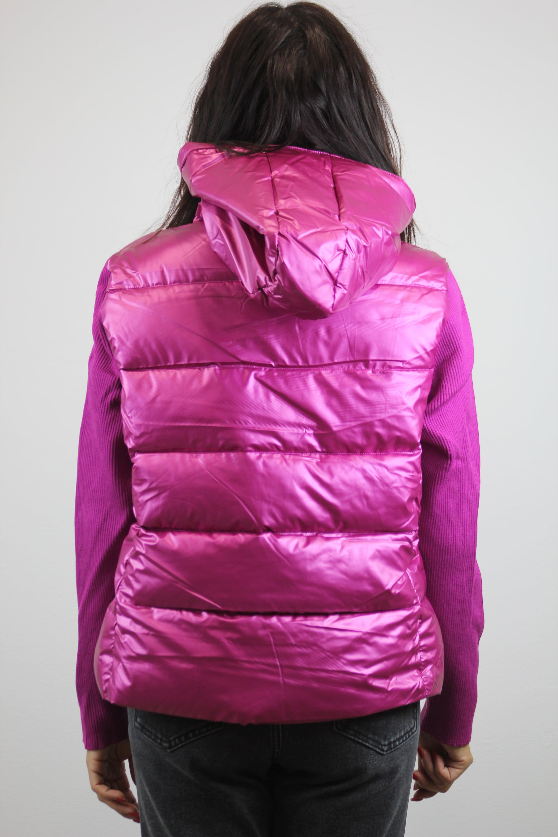 Piumino con maniche in maglia fucsia